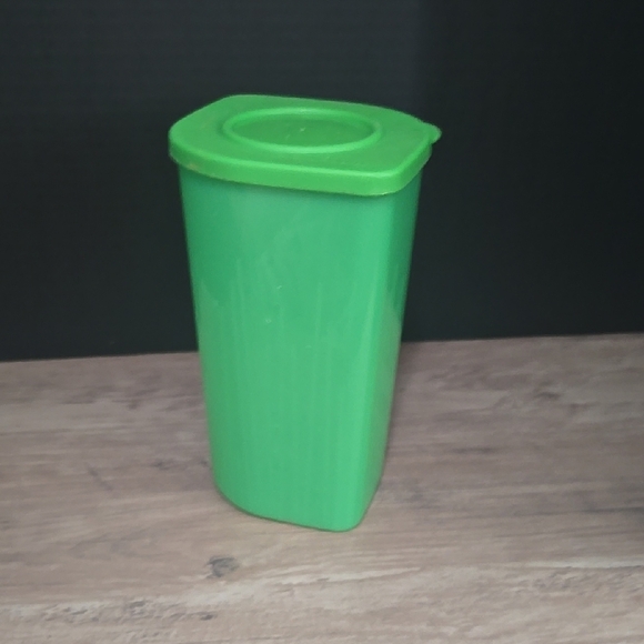 Tupperware Green 5058A and 5059A - 1.5L - Fresh n' Cool - Food Storage - Picture 2 of 7